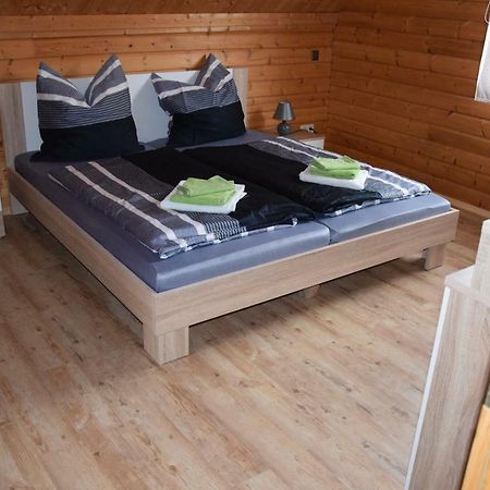 Апартаменты Fuenfeichener Weg 16 Айзенхюттенштадт Экстерьер фото